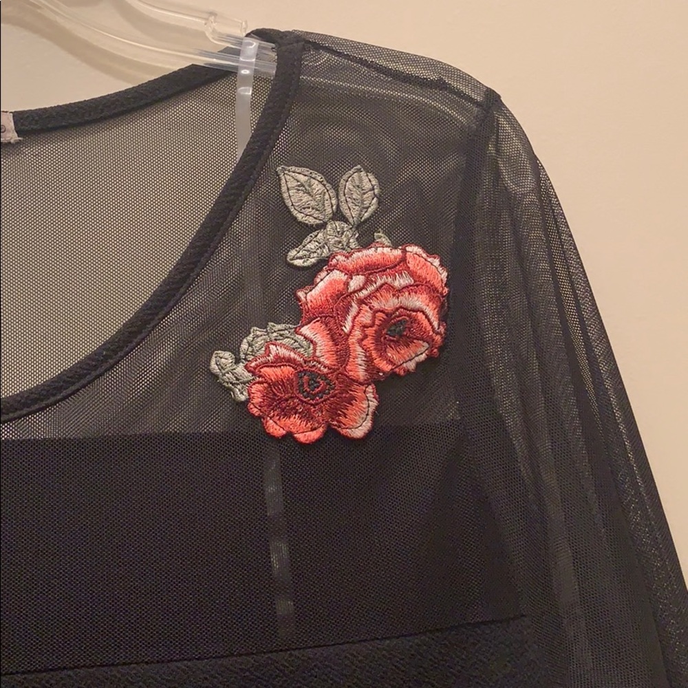 👚UETRA👚 sheer mid sleeve blouse!!! - Picture 3 of 4